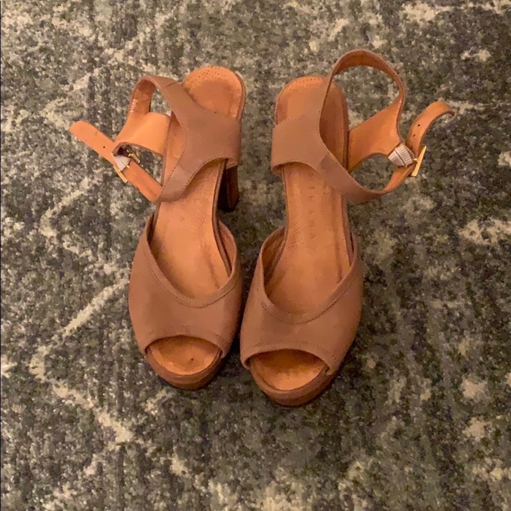 Chie Mihara tan leather heel